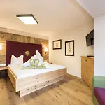 Pure Panoramahotel Erika Superior 3* ノイシュティフト・イム・シュトゥーバイタール