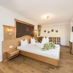 Pure Panoramahotel Erika Superior ホテル 3*