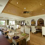 Pure Panoramahotel Erika Superior 3* ノイシュティフト・イム・シュトゥーバイタール