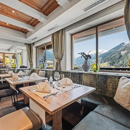 Lifestylepanoramahotel Erika Superior Hotell 3*